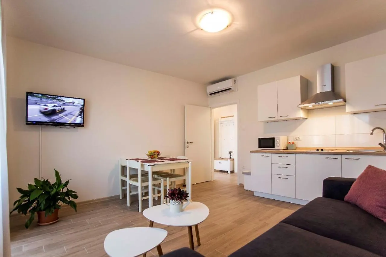 Apartment With Terrace And Parking Rovinj