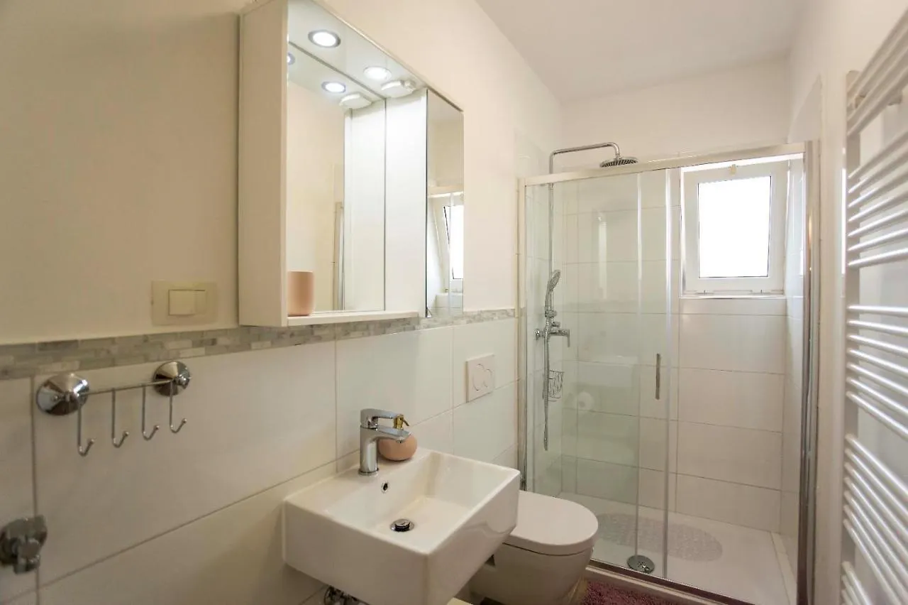 Apartment With Terrace And Parking Rovinj