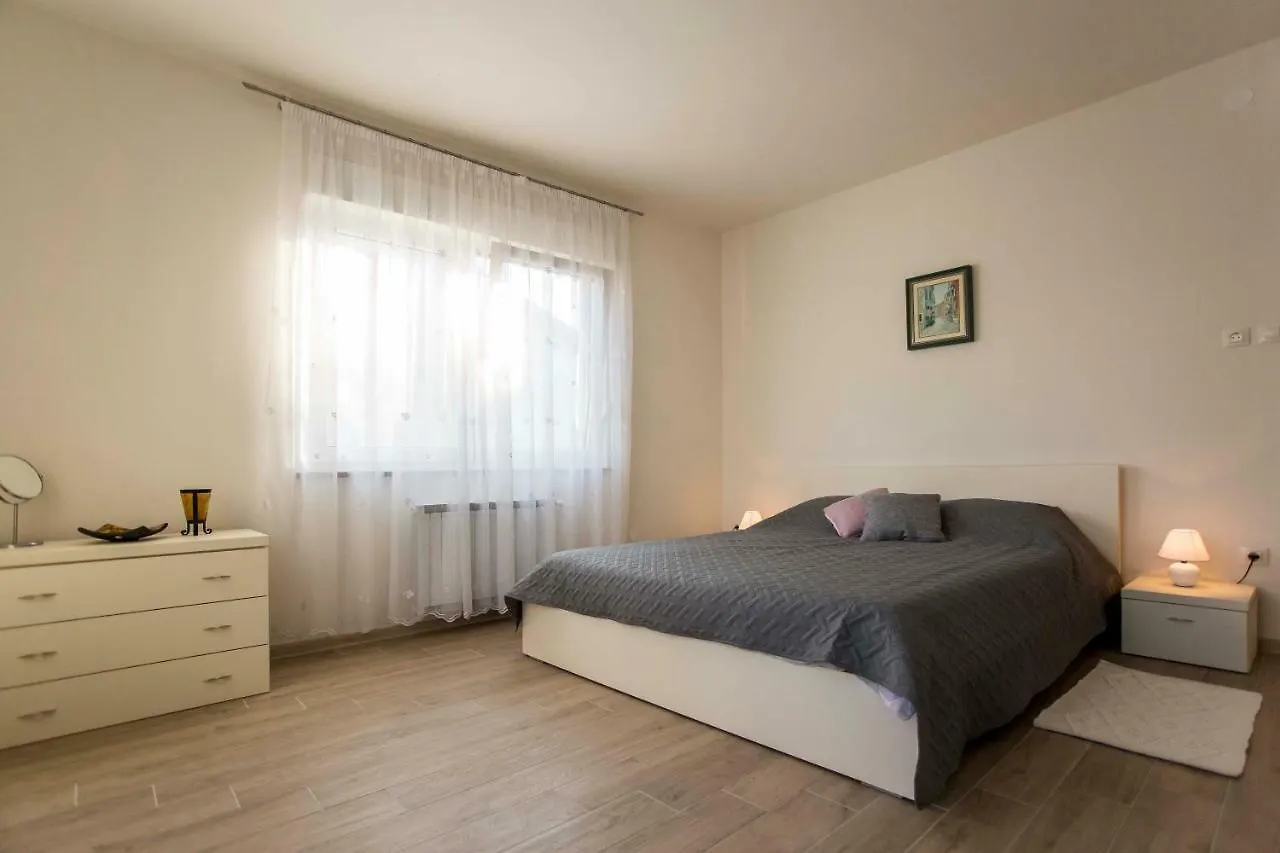 Apartment With Terrace And Parking Rovinj