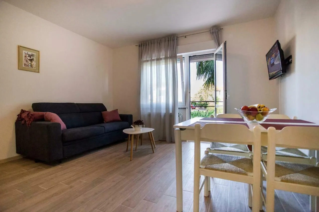 Apartment With Terrace And Parking Rovinj