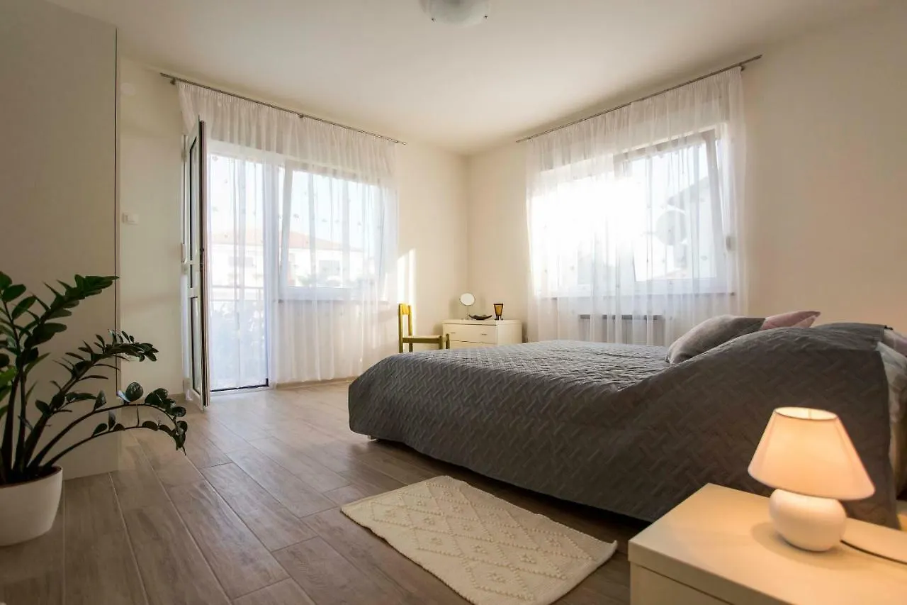 Apartment With Terrace And Parking Rovinj