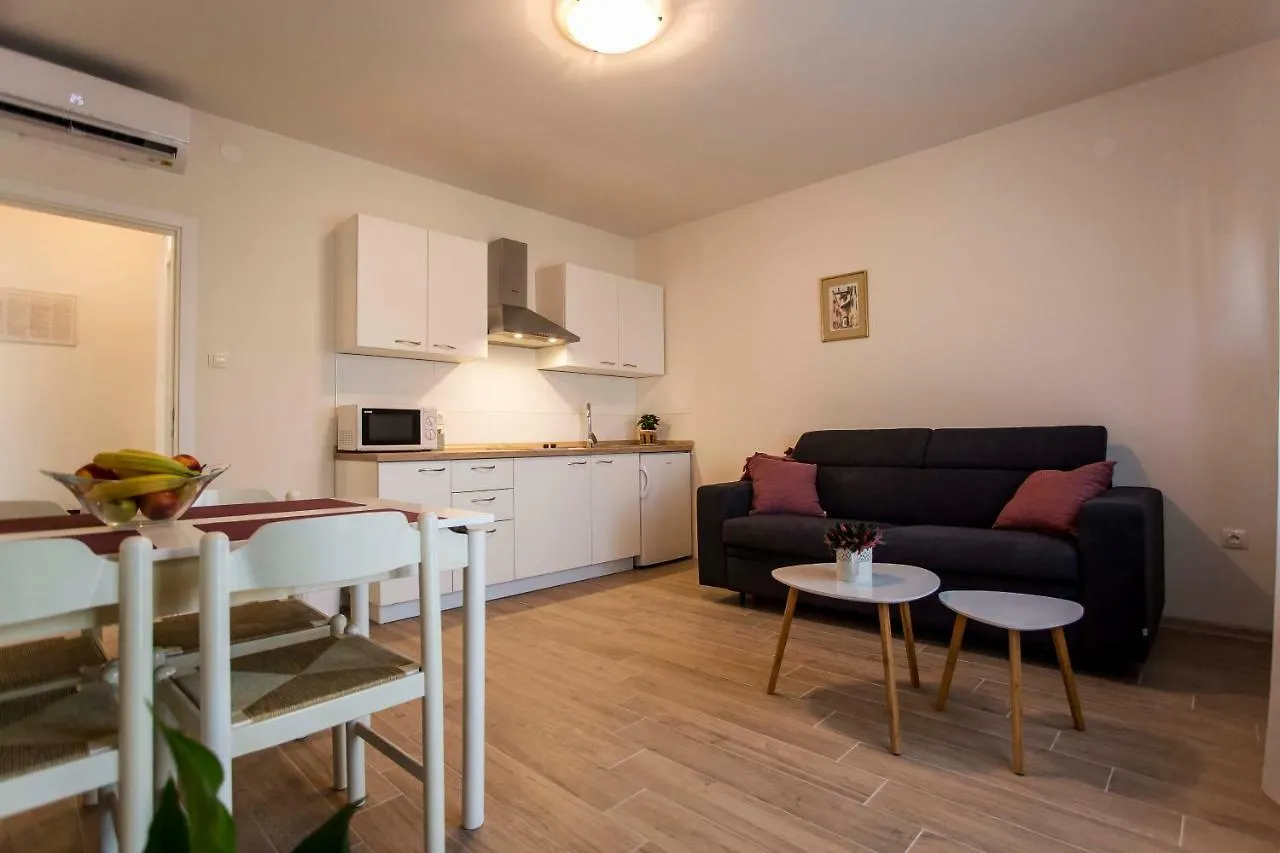 Apartment With Terrace And Parking Rovinj