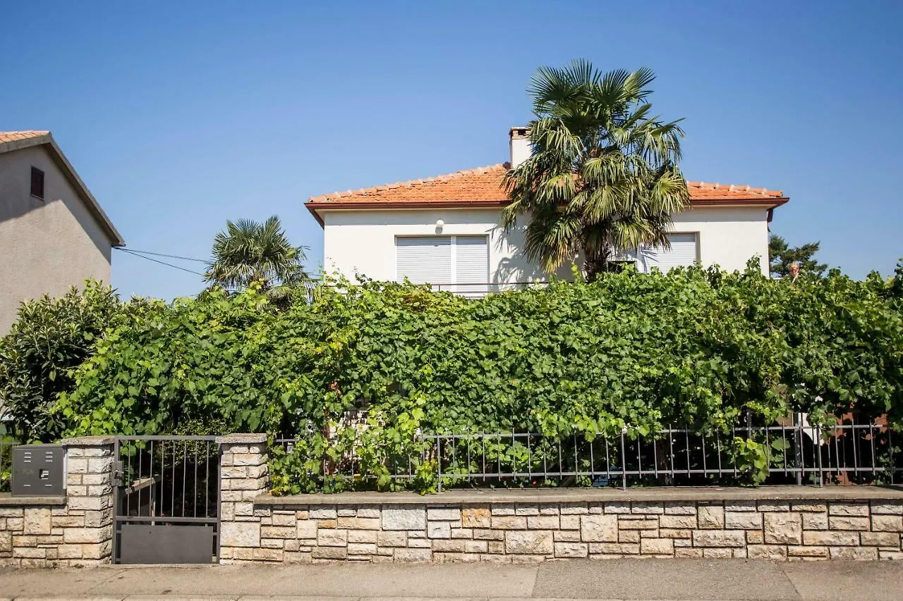 Apartment With Terrace And Parking Rovinj